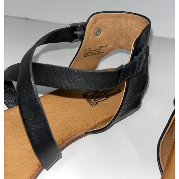 Miz Mooz New York City Aster Flat Sandal Black Women’s Size 7.5 Leather Strap - Picture 7 of 8